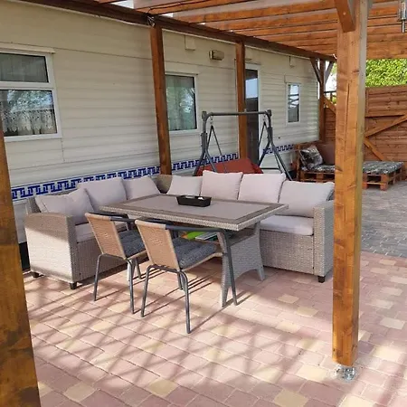 Domek Holenderski Adas Campsite *